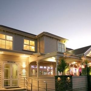 Tuakau Hotel